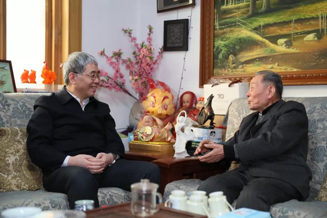 飘花影视在线集团党组成员走访慰问