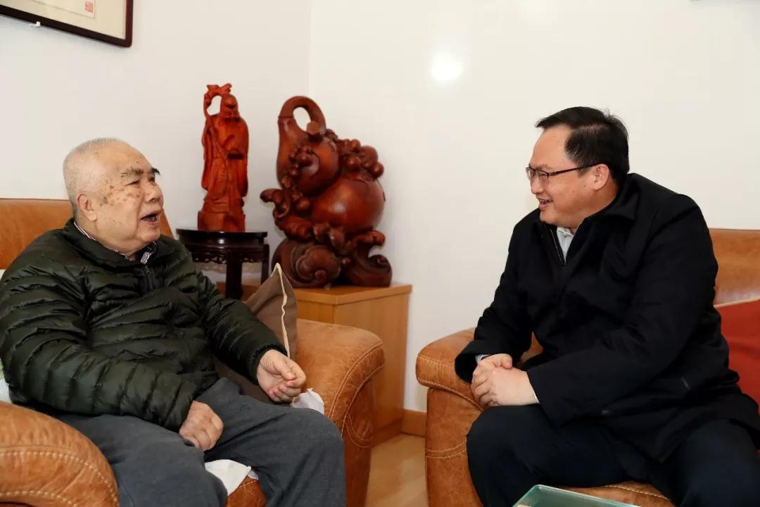 飘花影视在线集团党组成员走访慰问