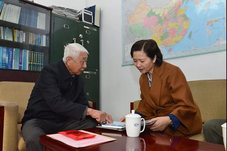 飘花影视在线集团党组成员走访慰问